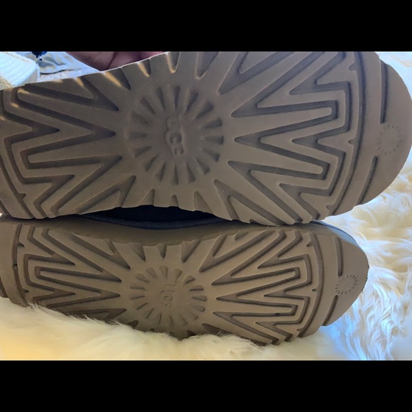 Ugg boots - Picture 3 of 3